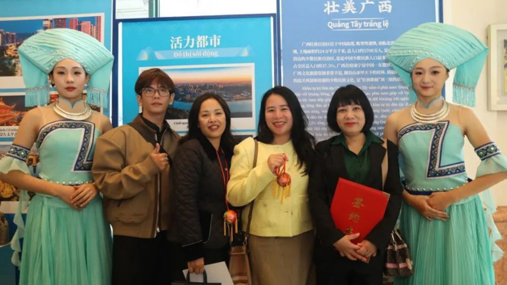 2024廣西文化旅游推介會(huì)現(xiàn)場合影.jpg