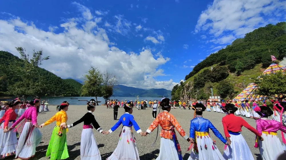 2025年涼山州首屆瀘沽湖轉山轉海節(jié)現場.jpg