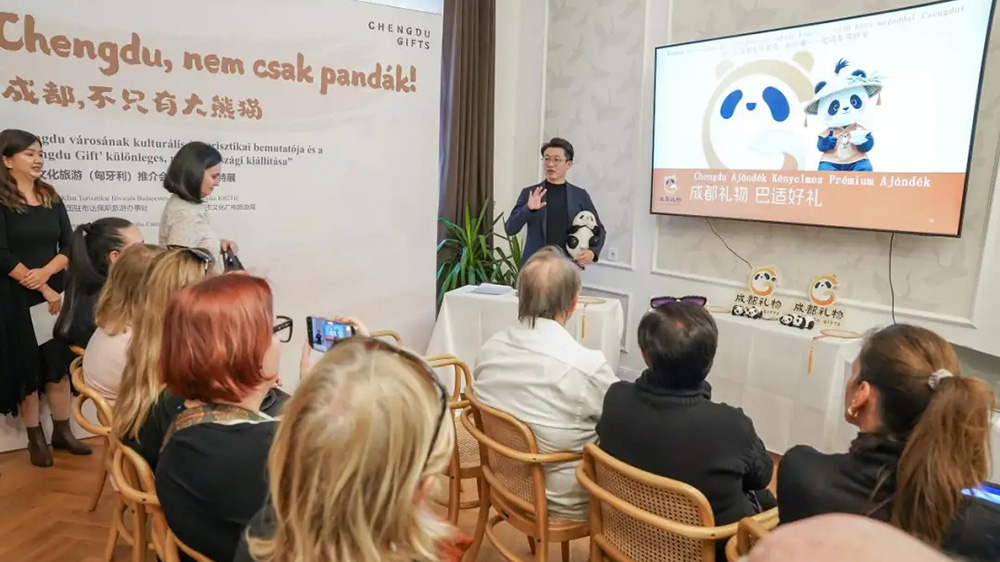 成都文化旅游(匈牙利)推介會(huì)暨成都禮物特展交流.jpg